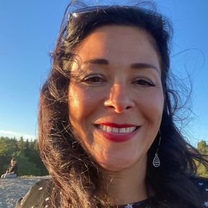 Meet your Posher, Dina